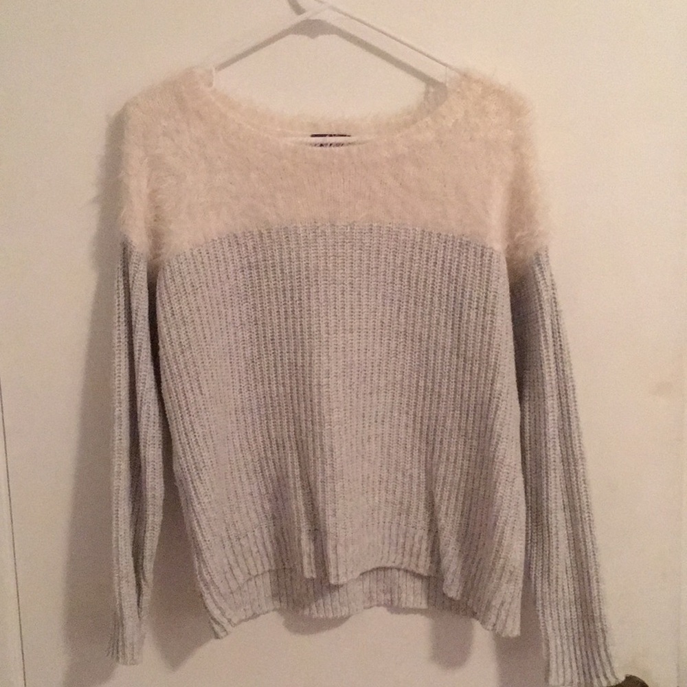 Vince Camuto Sweater - Picture 1 of 7